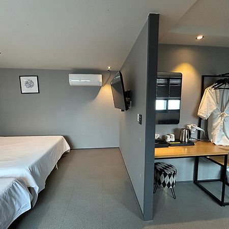 Deluxe Motel Geoje Bagian luar foto