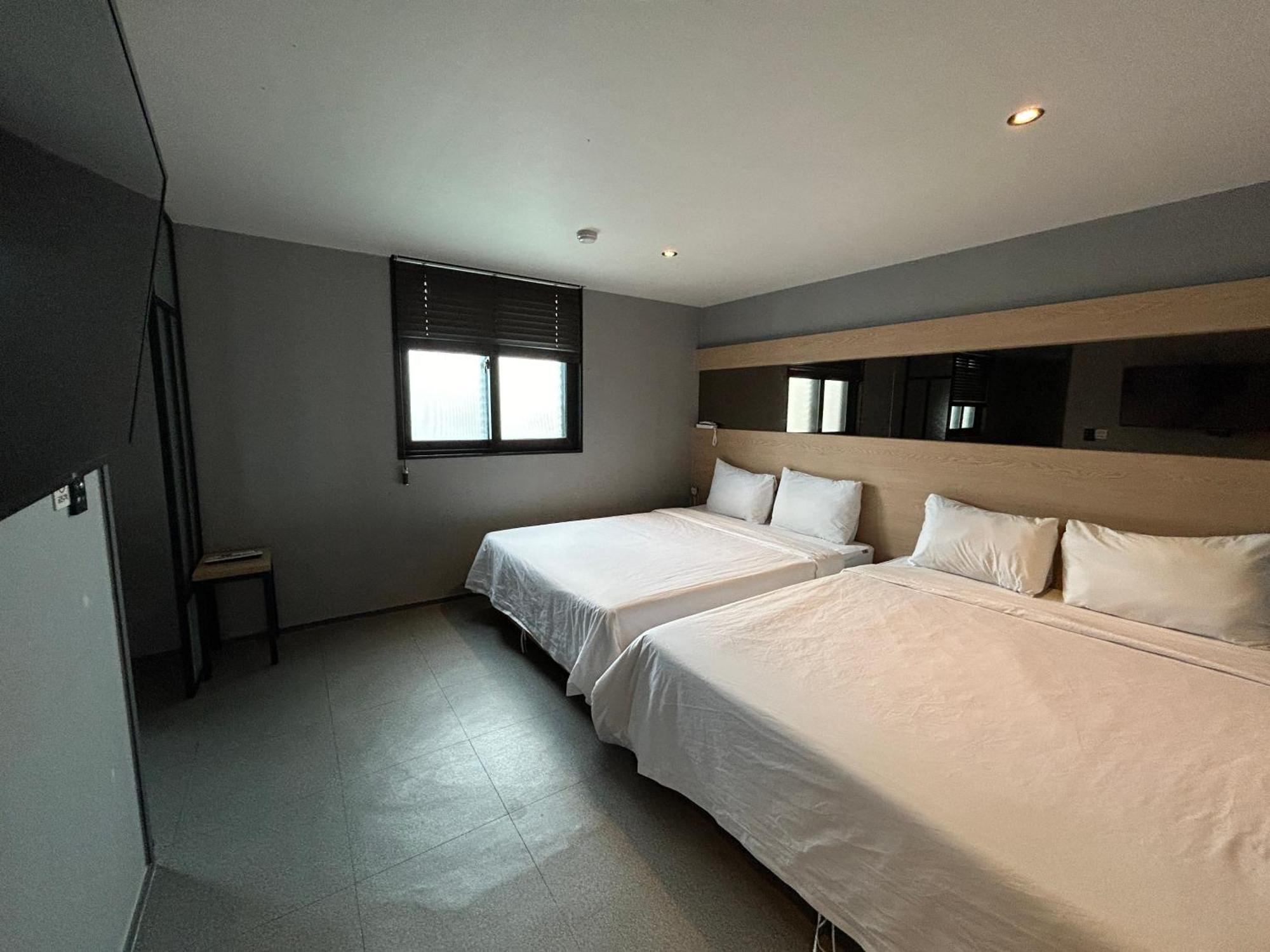 Deluxe Motel Geoje Bagian luar foto