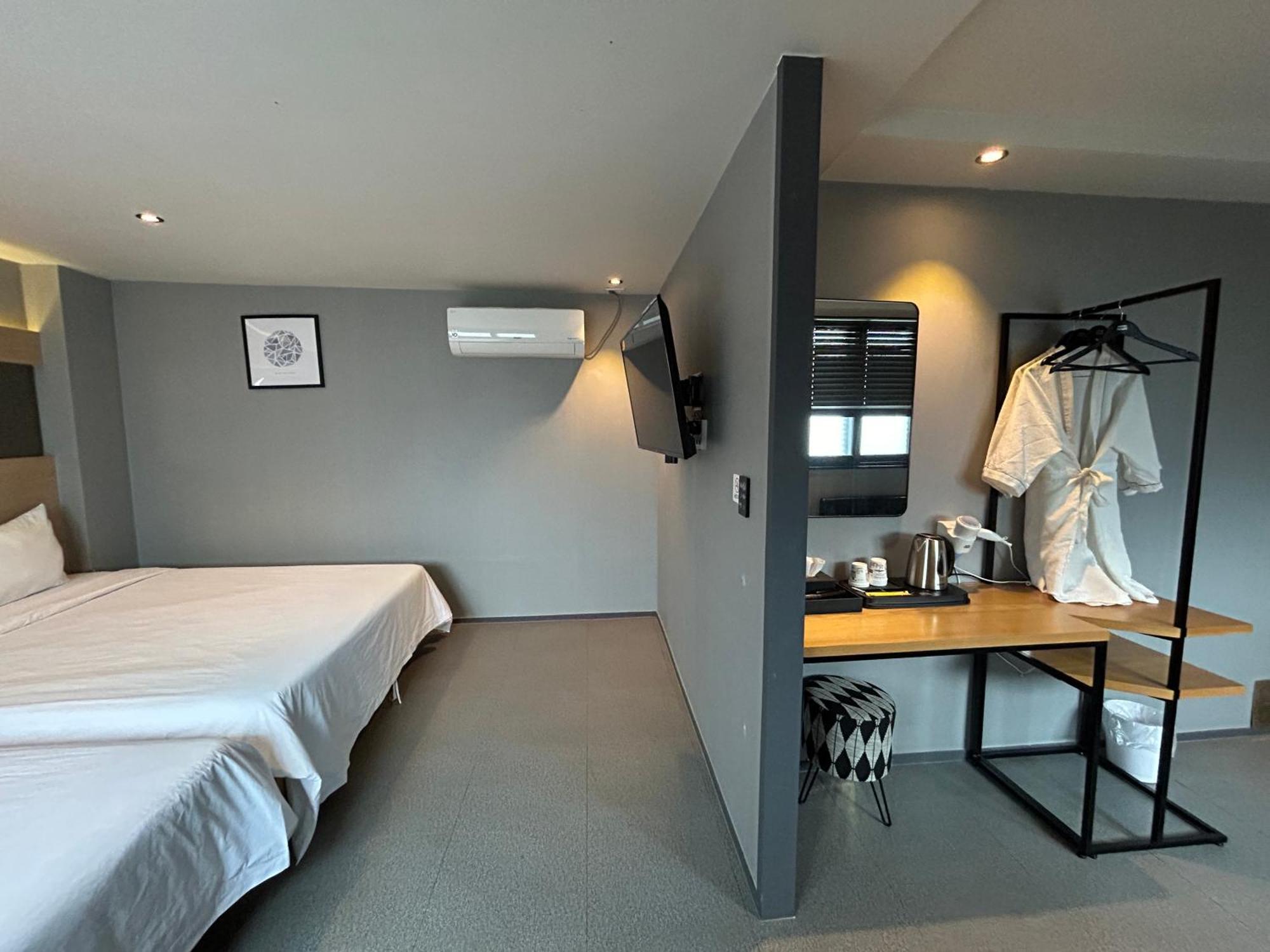 Deluxe Motel Geoje Bagian luar foto