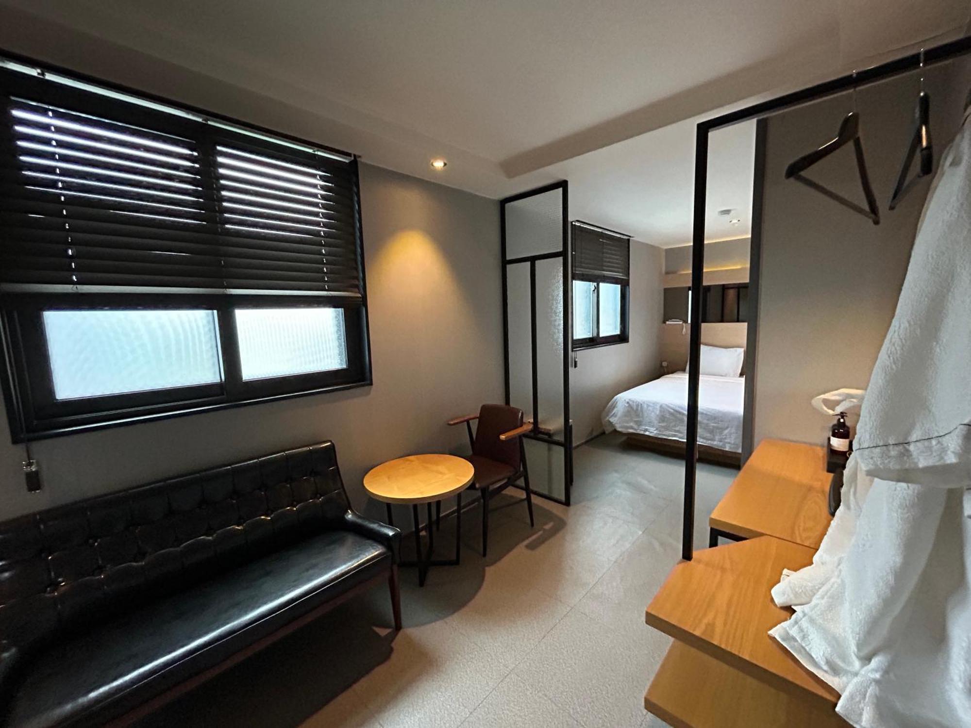 Deluxe Motel Geoje Bagian luar foto