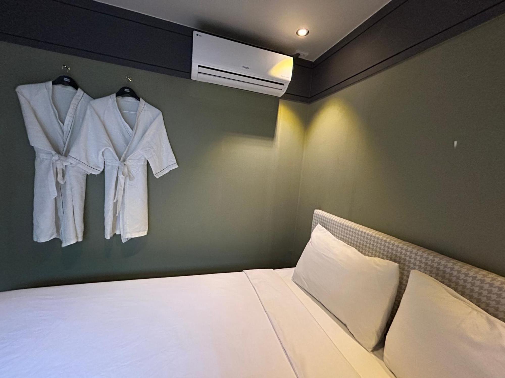 Deluxe Motel Geoje Bagian luar foto