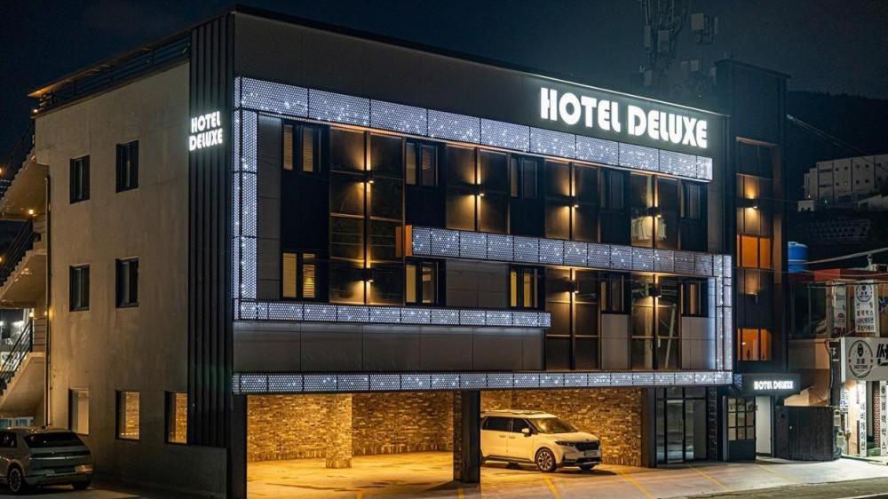 Deluxe Motel Geoje Bagian luar foto