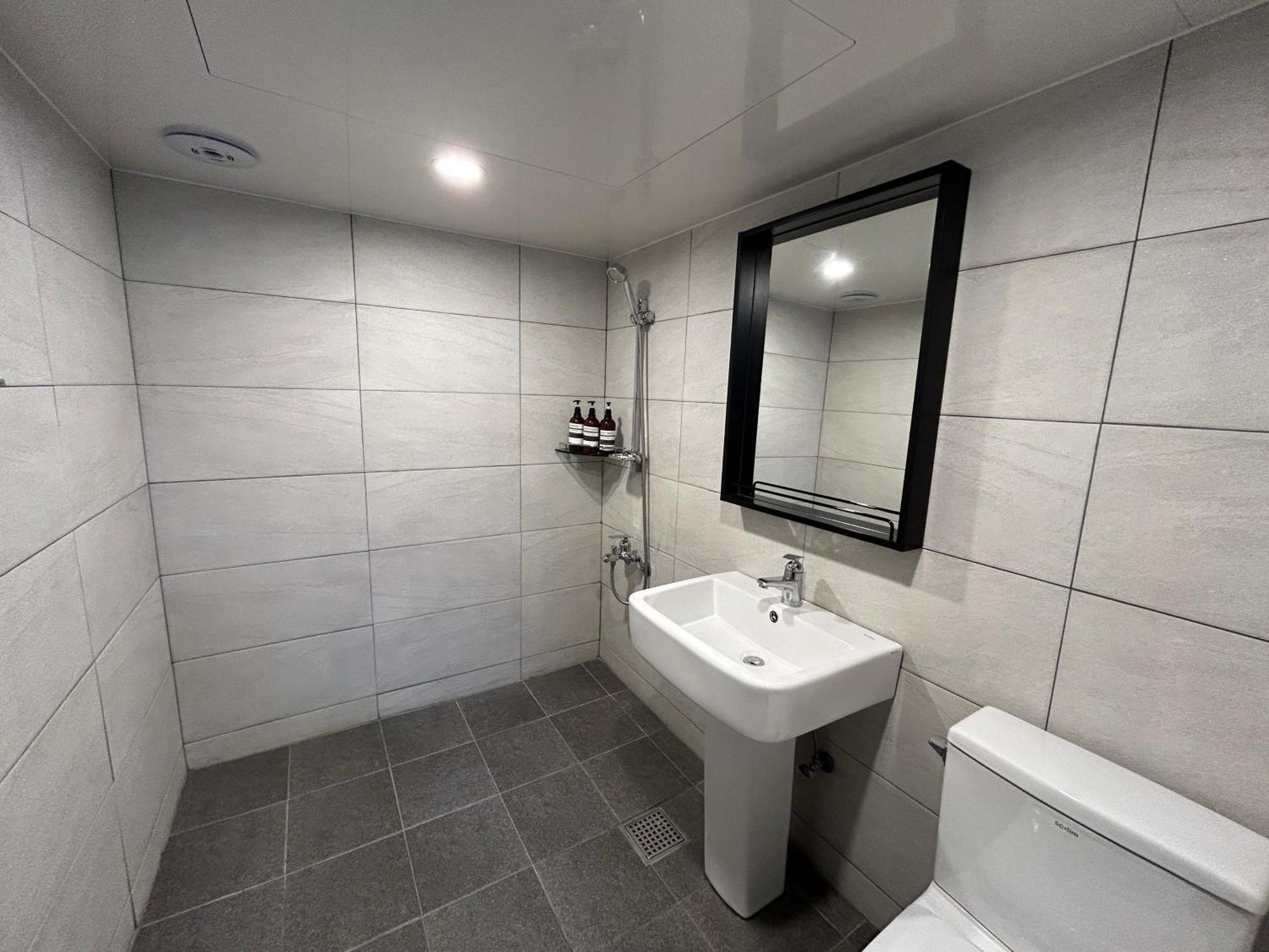 Deluxe Motel Geoje Ruang foto