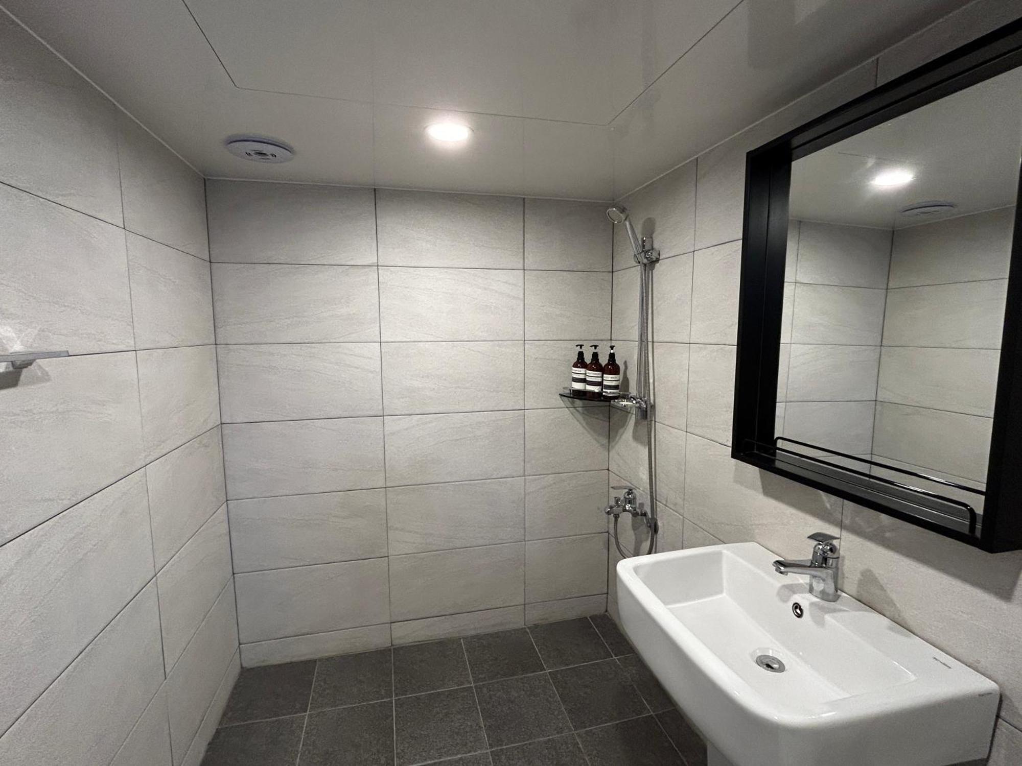 Deluxe Motel Geoje Ruang foto