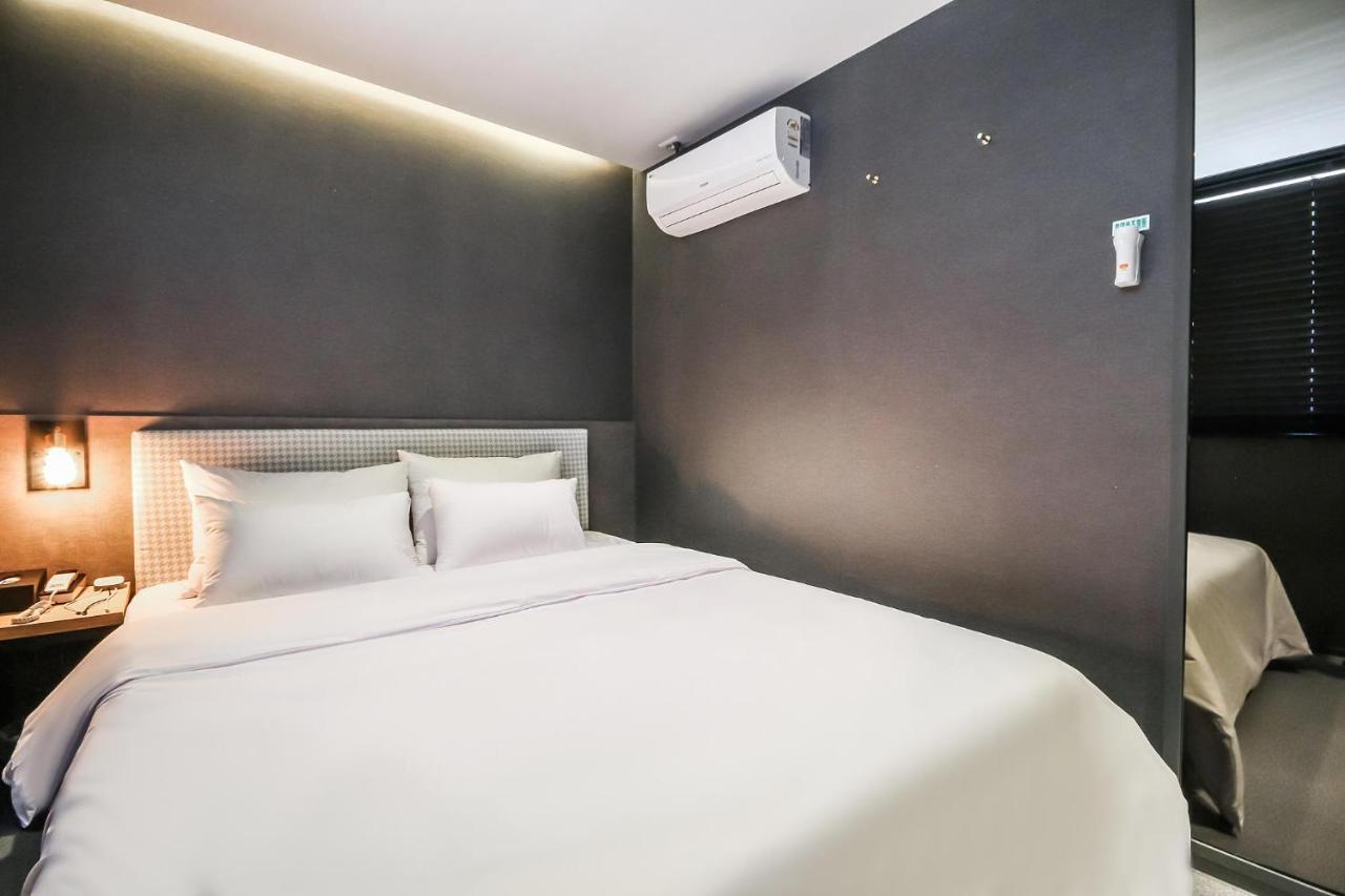 Deluxe Motel Geoje Bagian luar foto