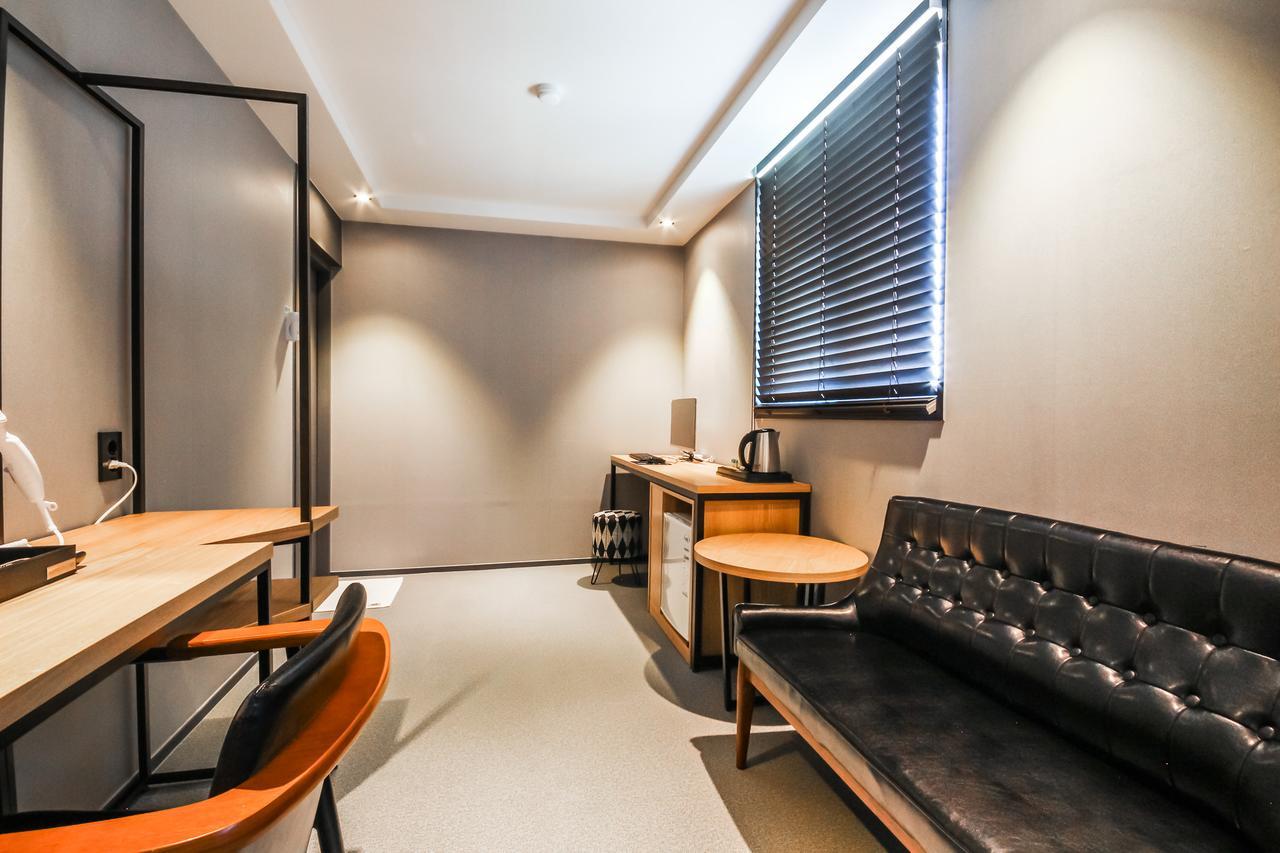 Deluxe Motel Geoje Bagian luar foto