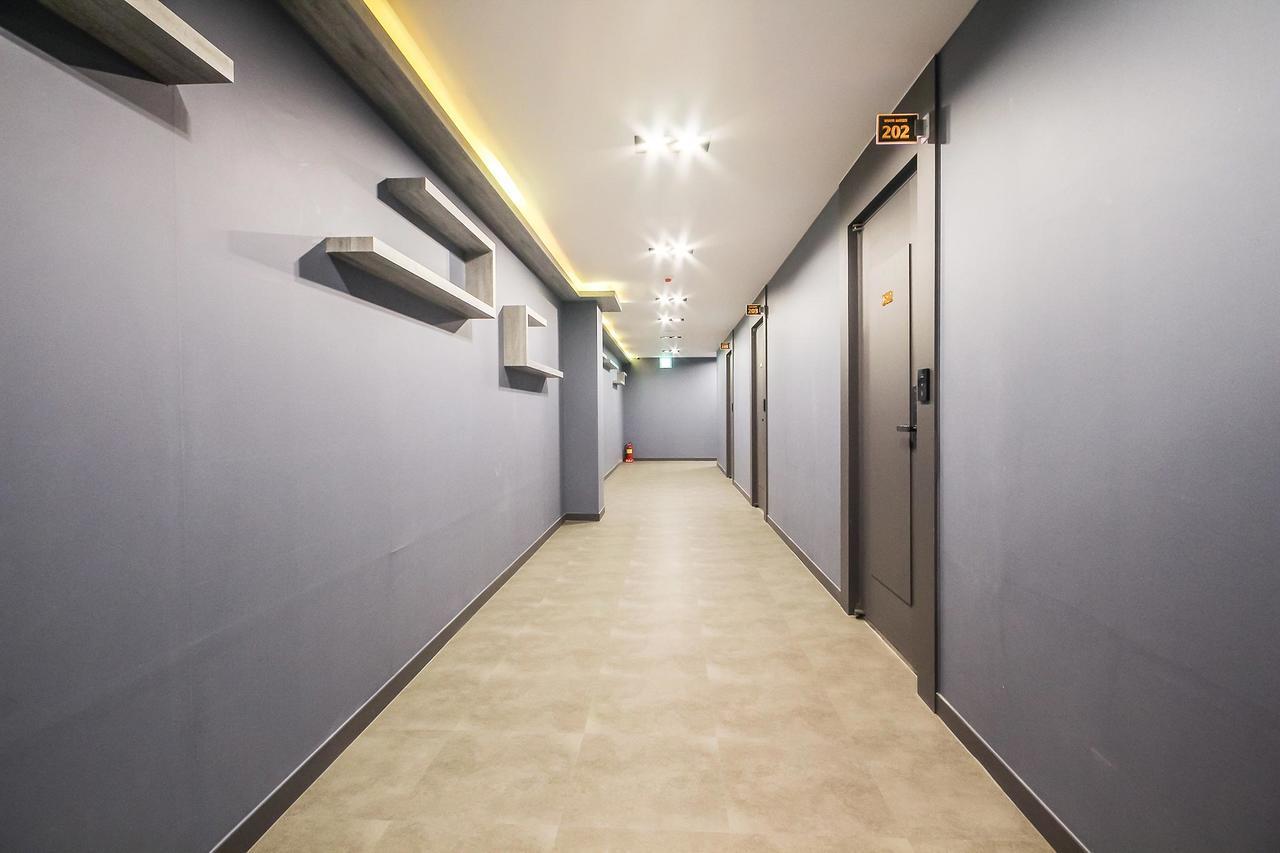 Deluxe Motel Geoje Bagian luar foto
