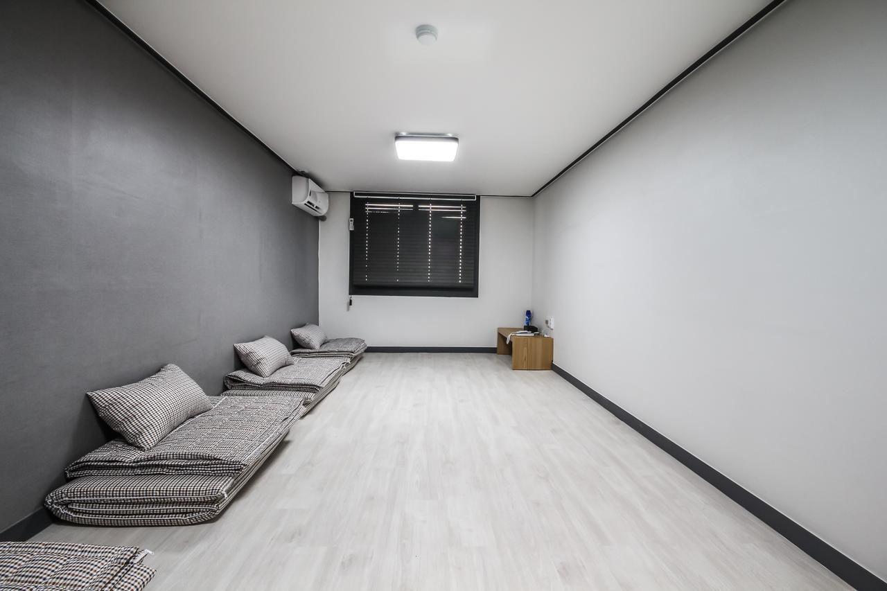 Deluxe Motel Geoje Bagian luar foto