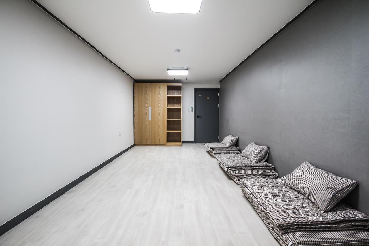 Deluxe Motel Geoje Bagian luar foto