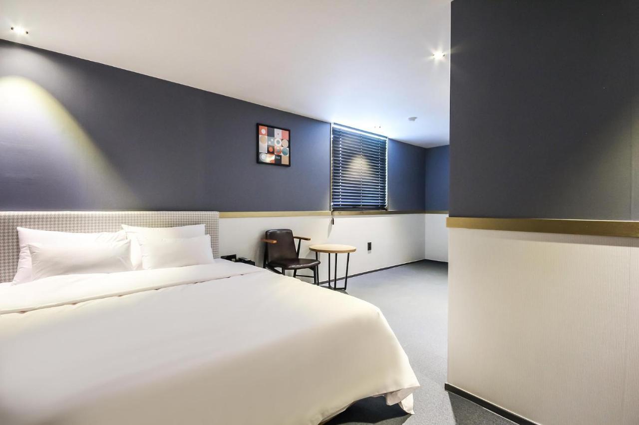 Deluxe Motel Geoje Bagian luar foto