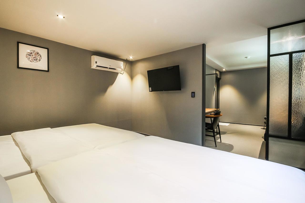 Deluxe Motel Geoje Bagian luar foto