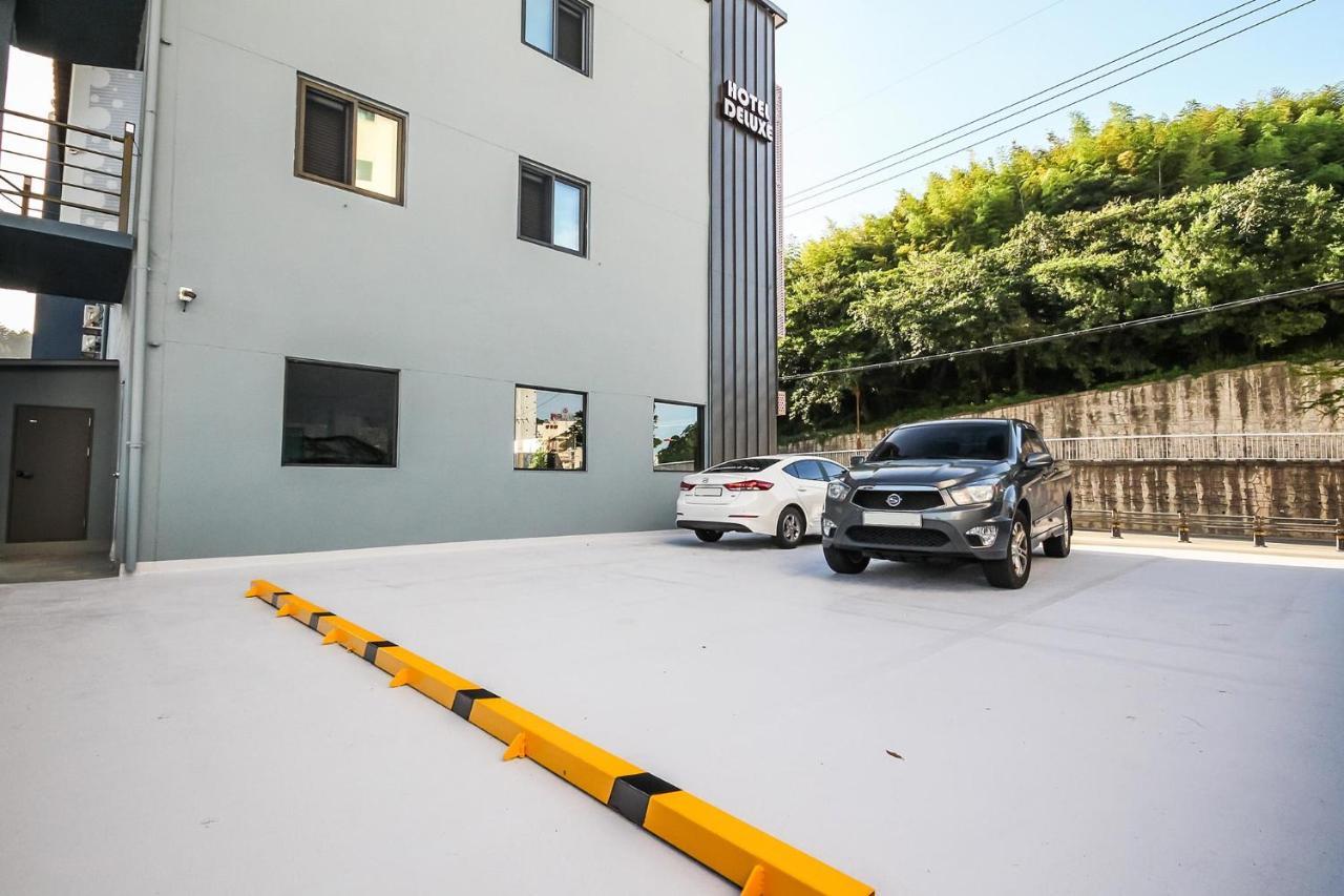 Deluxe Motel Geoje Bagian luar foto
