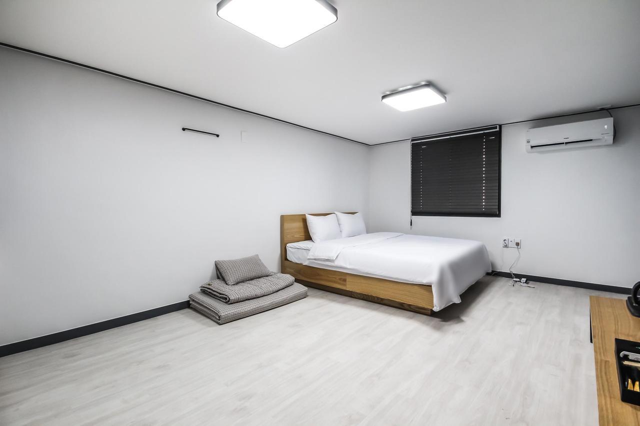 Deluxe Motel Geoje Bagian luar foto