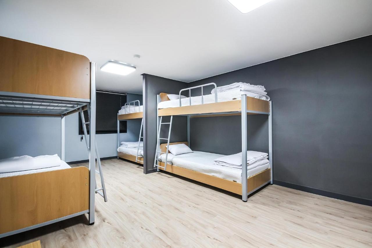 Deluxe Motel Geoje Bagian luar foto