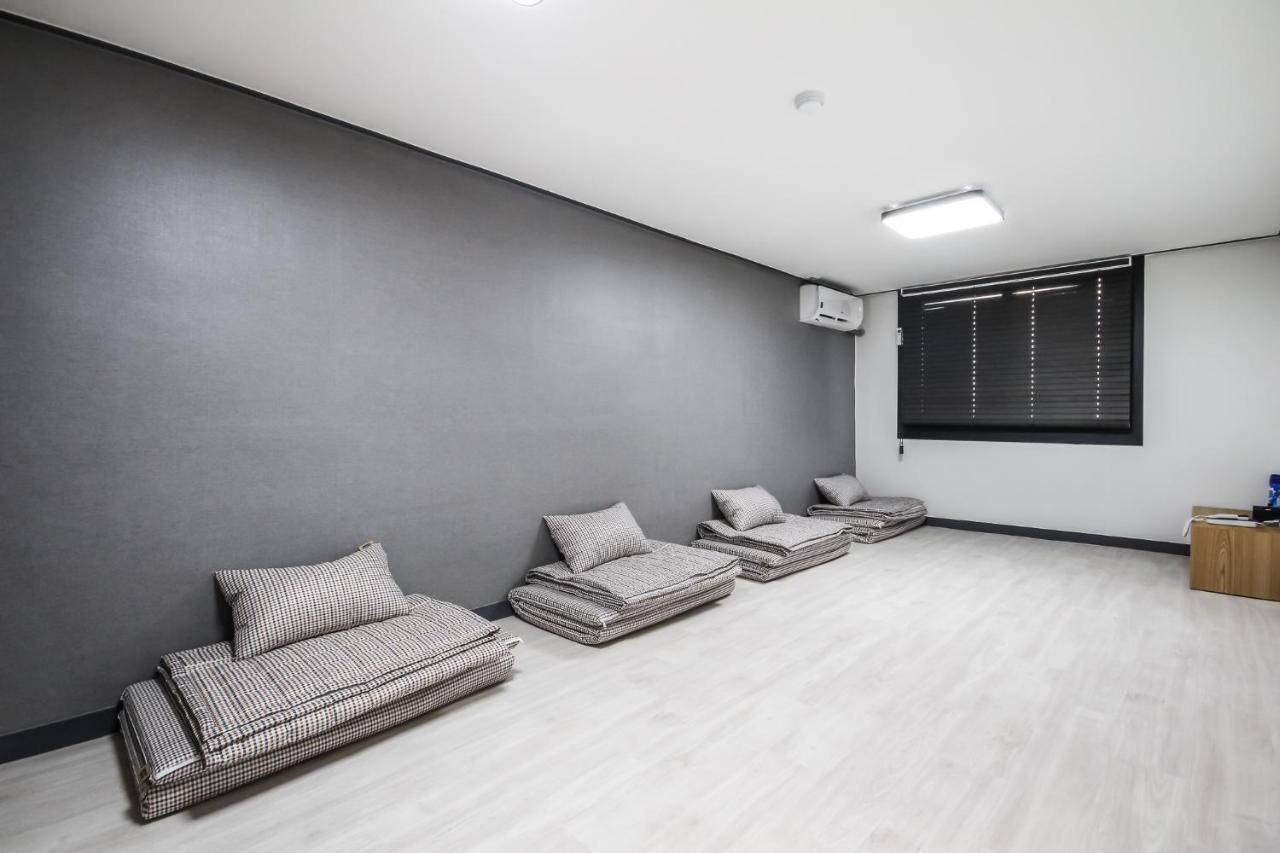 Deluxe Motel Geoje Bagian luar foto