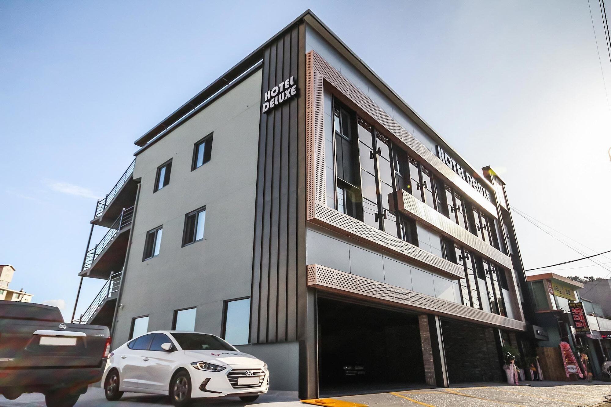 Deluxe Motel Geoje Bagian luar foto